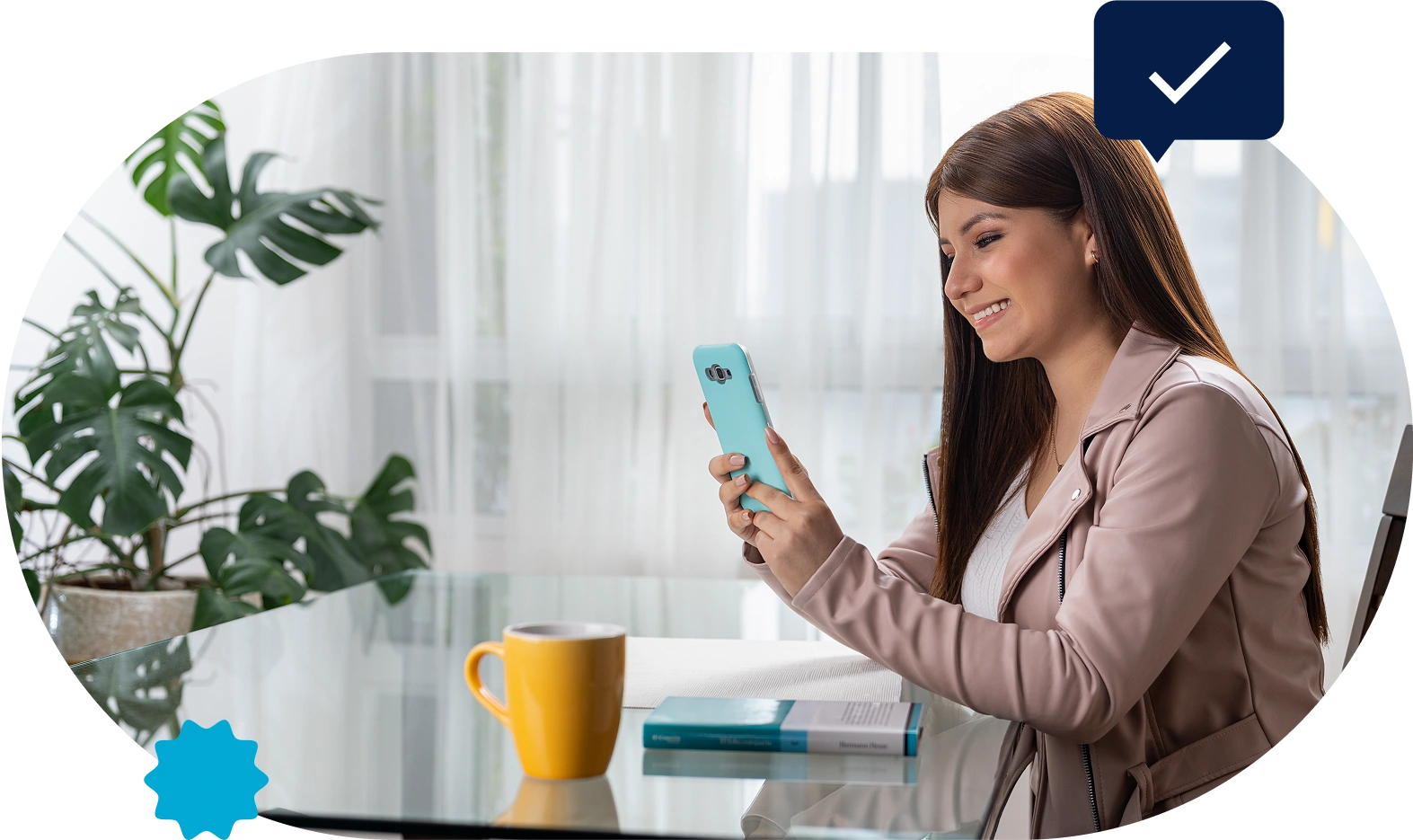 Mujer usando la app fácil