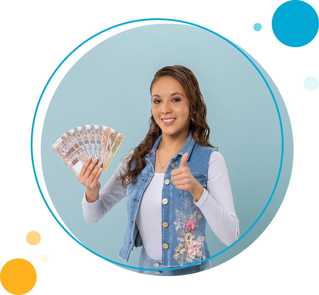 Mujer con dinero en la mano