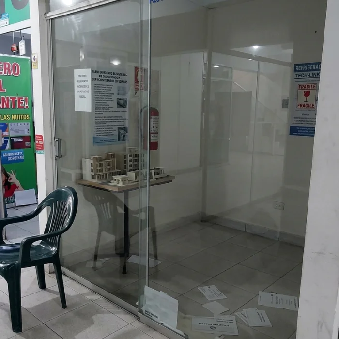 Tienda I-214 del C.C. Oro Azul